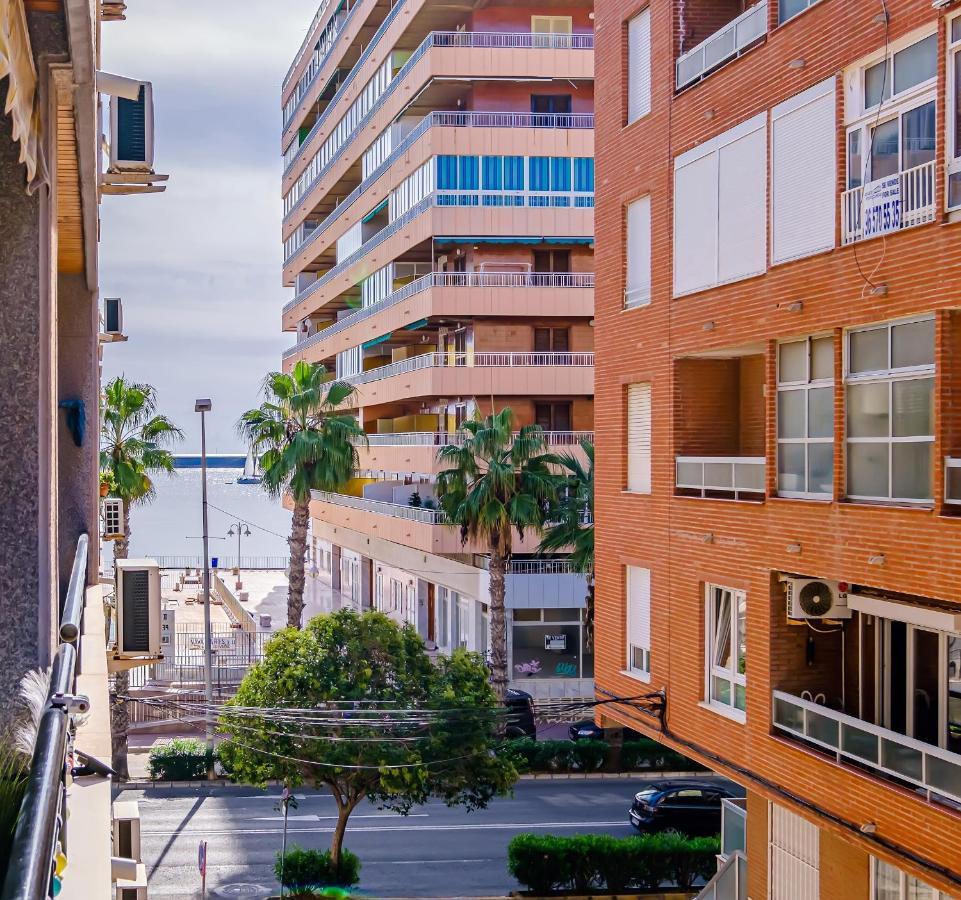 Apartament Alexandro'S Daire Torrevieja Dış mekan fotoğraf